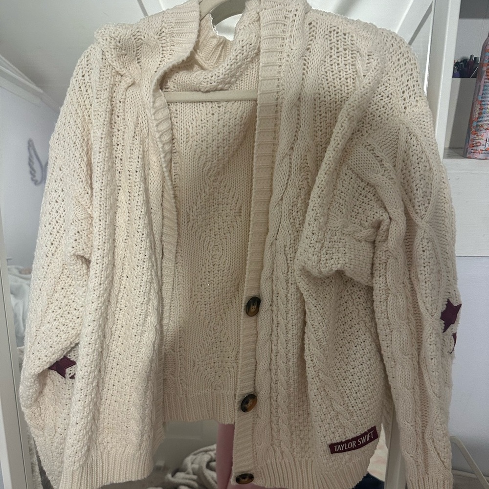 Taylor Swift red cardigan